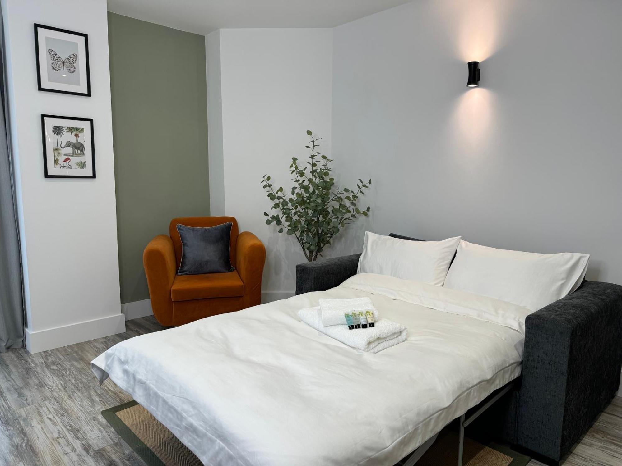 Modern One-Bedroom Apartment Σουίντον Εξωτερικό φωτογραφία