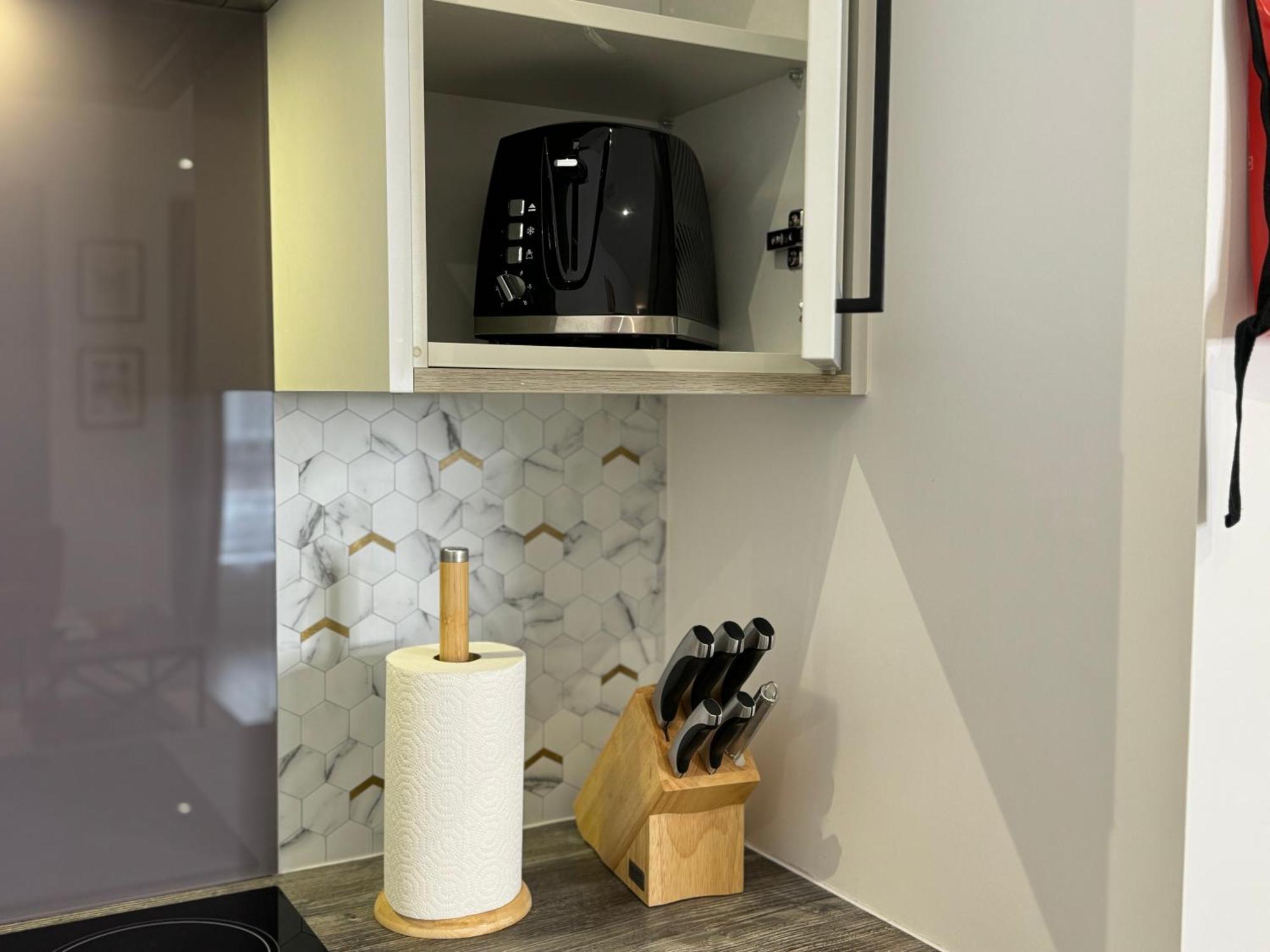 Modern One-Bedroom Apartment Σουίντον Εξωτερικό φωτογραφία