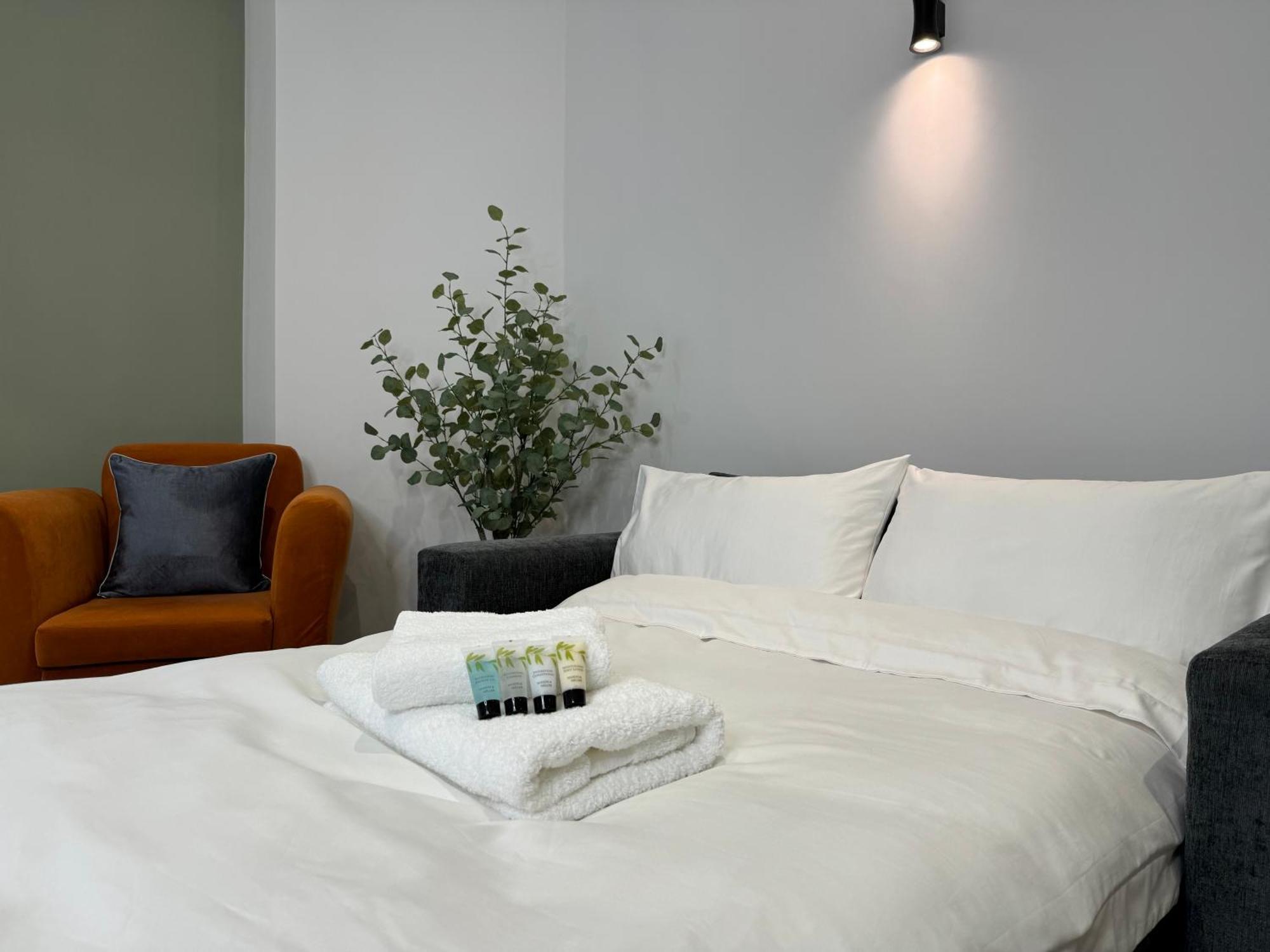 Modern One-Bedroom Apartment Σουίντον Εξωτερικό φωτογραφία