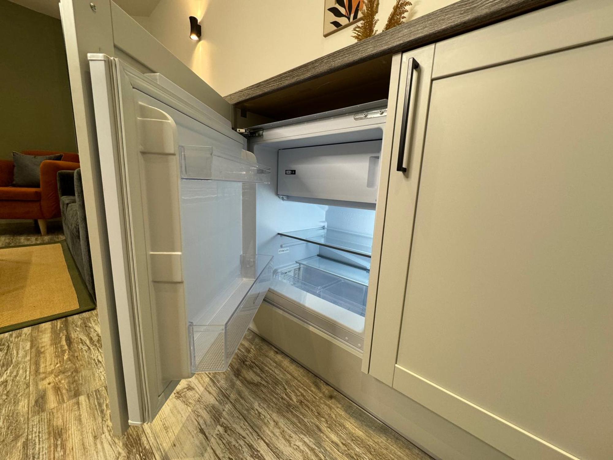 Modern One-Bedroom Apartment Σουίντον Εξωτερικό φωτογραφία