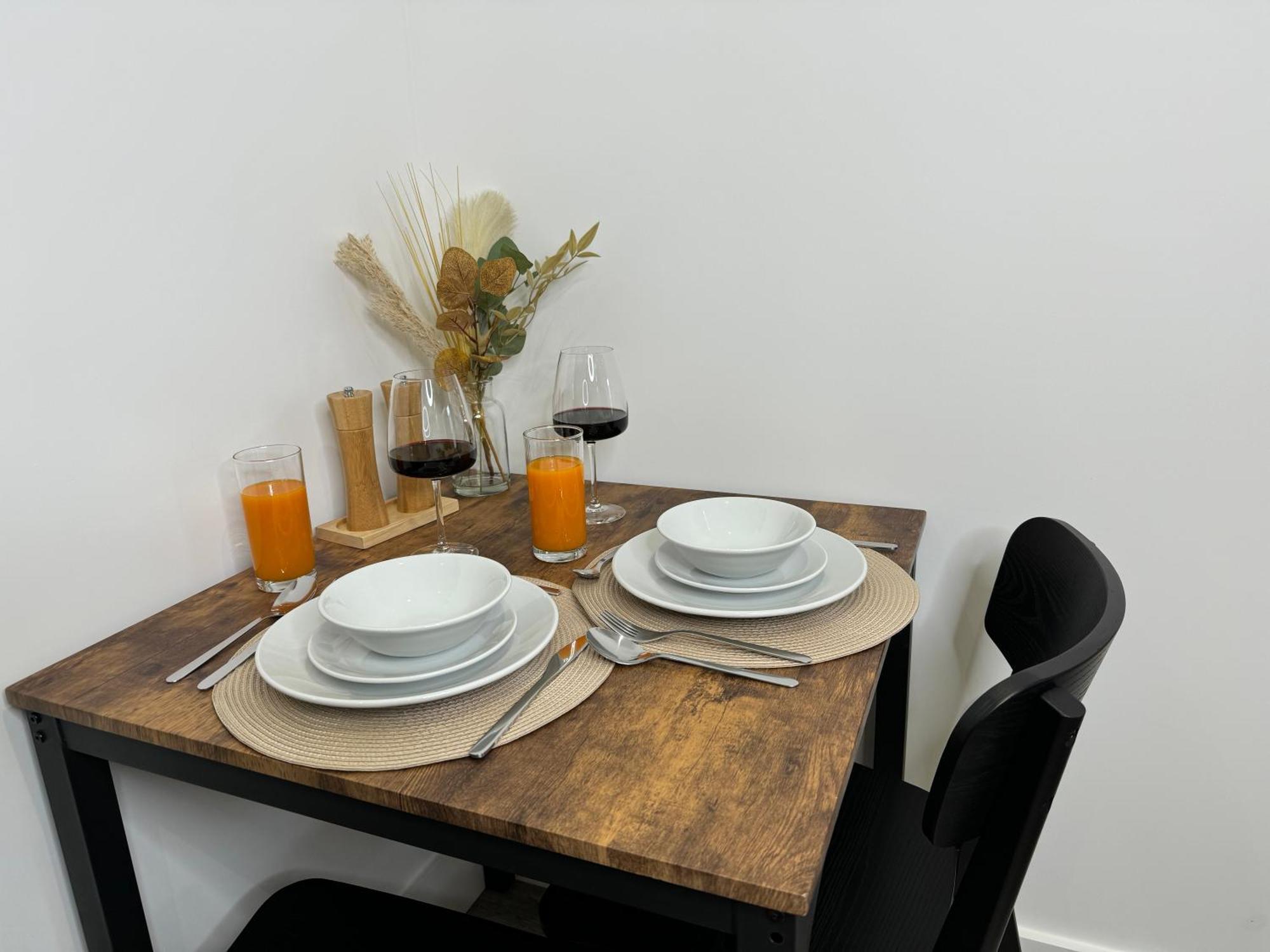Modern One-Bedroom Apartment Σουίντον Εξωτερικό φωτογραφία